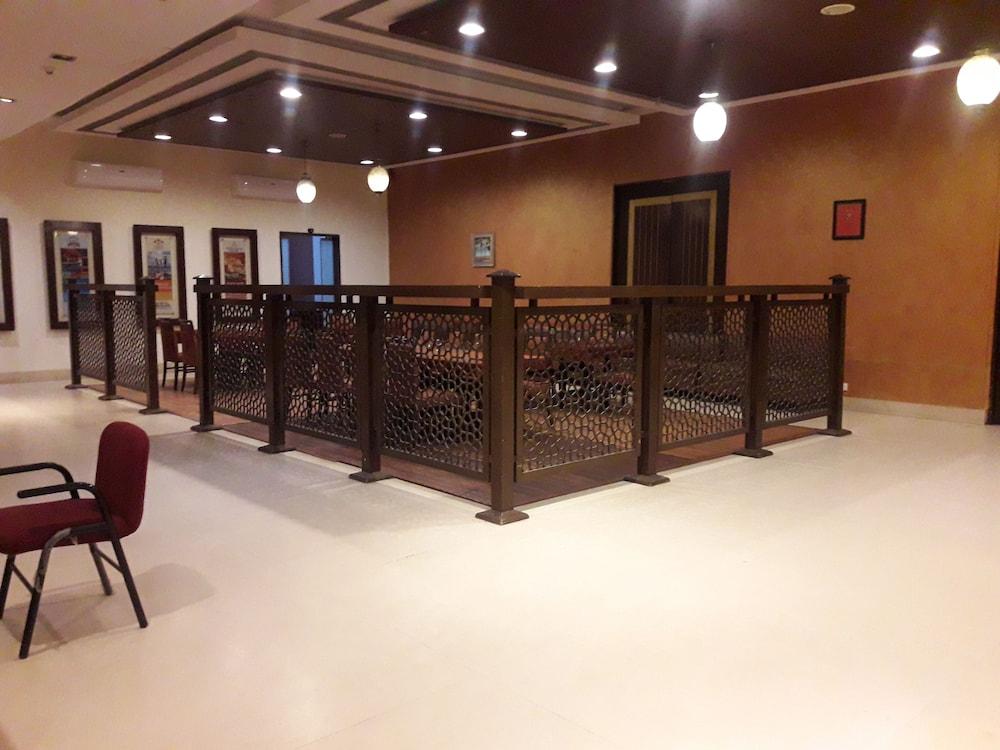 坎贝格朗德酒店 阿穆达巴 外观 照片